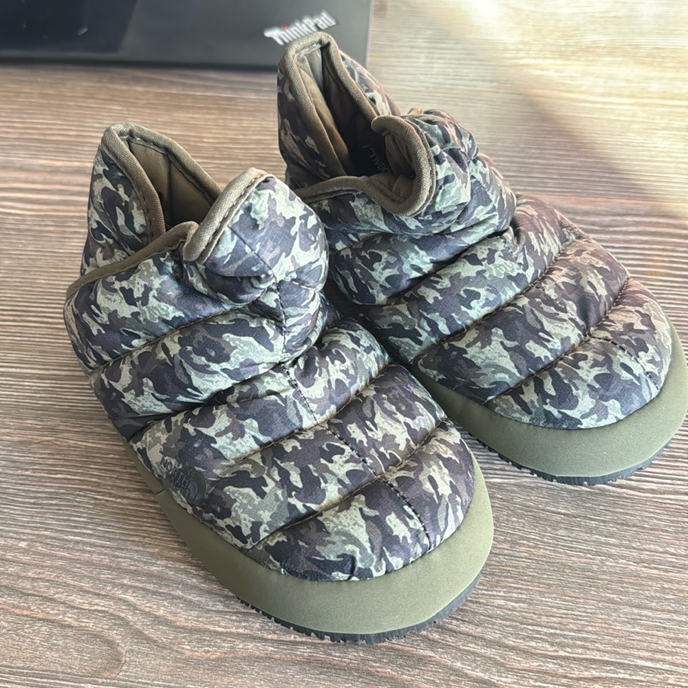 Kids north face slippers